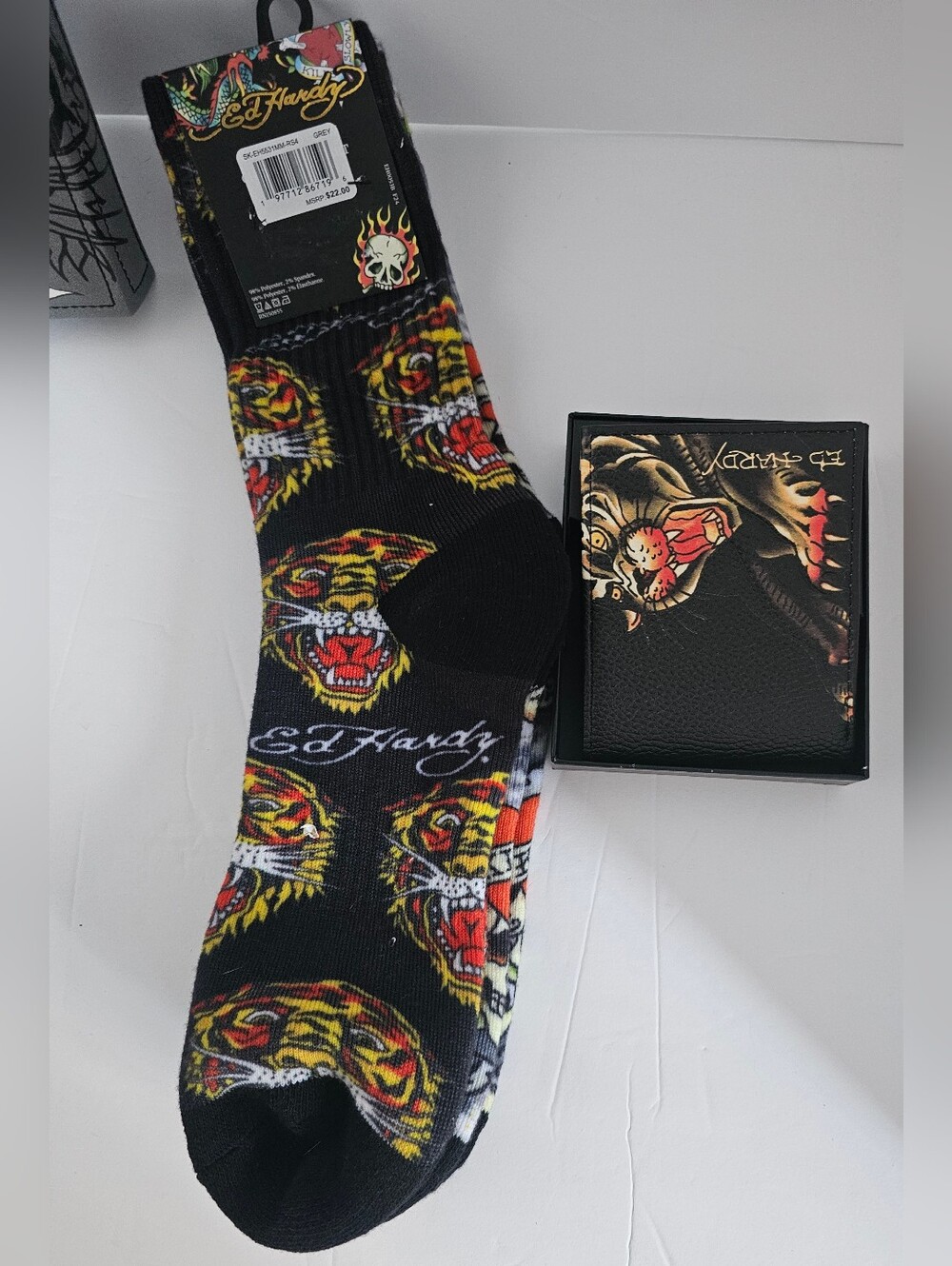 NWT Ed Hardy Men's Tiger 360 Print Full Cushion Crew Socks & Matching Wallet SET